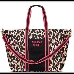 NWT Victoria’s Secret 🔥 Animal Print Tote